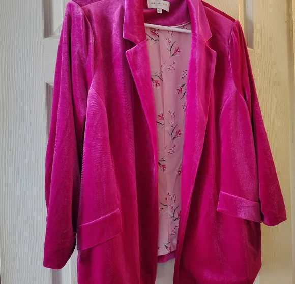 Fuchsia Velvet Blazer Size 1X - Picture 2 of 6